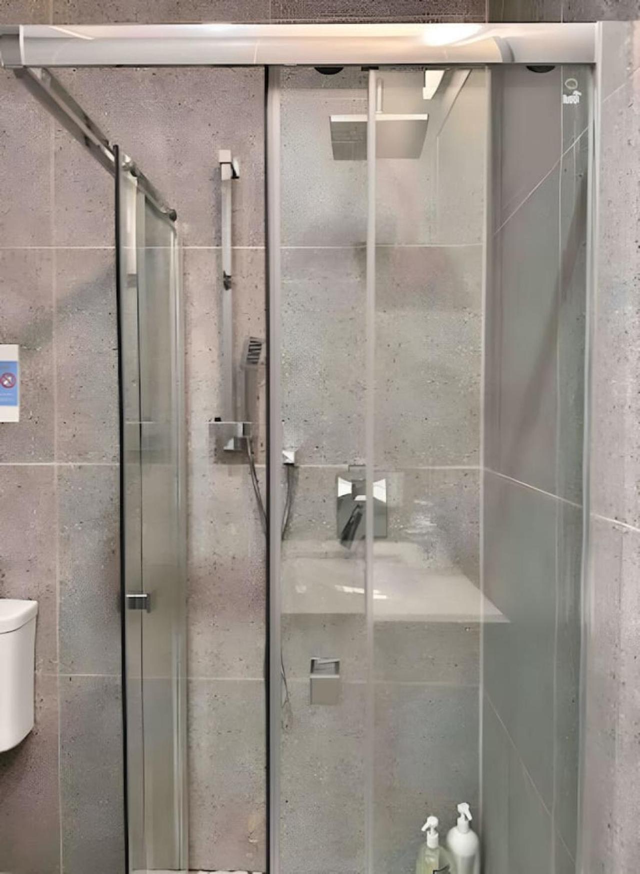 Cute 1bdr On Bishop St- Heart Of Mtl Zz9 Apartment Montreal
