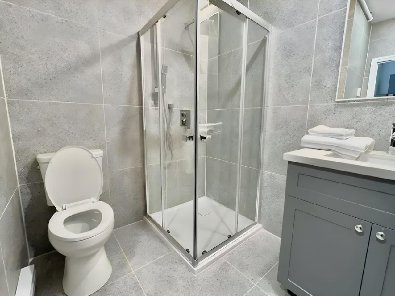 Apartment Cute 1bdr On Bishop St- Heart Of Mtl Zz9 Montreal