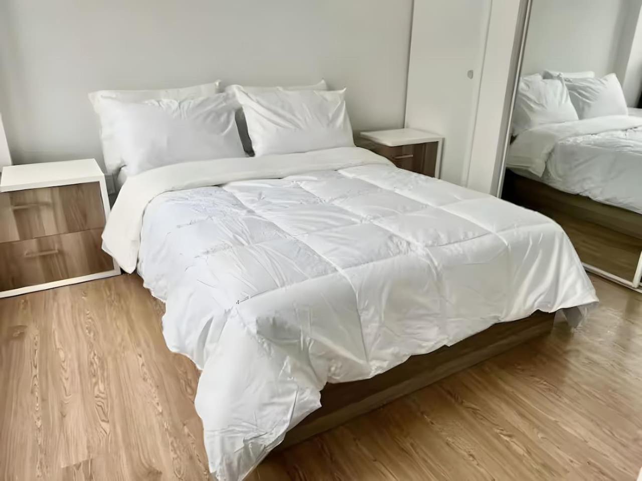 Cute 1bdr On Bishop St- Heart Of Mtl Zz9
