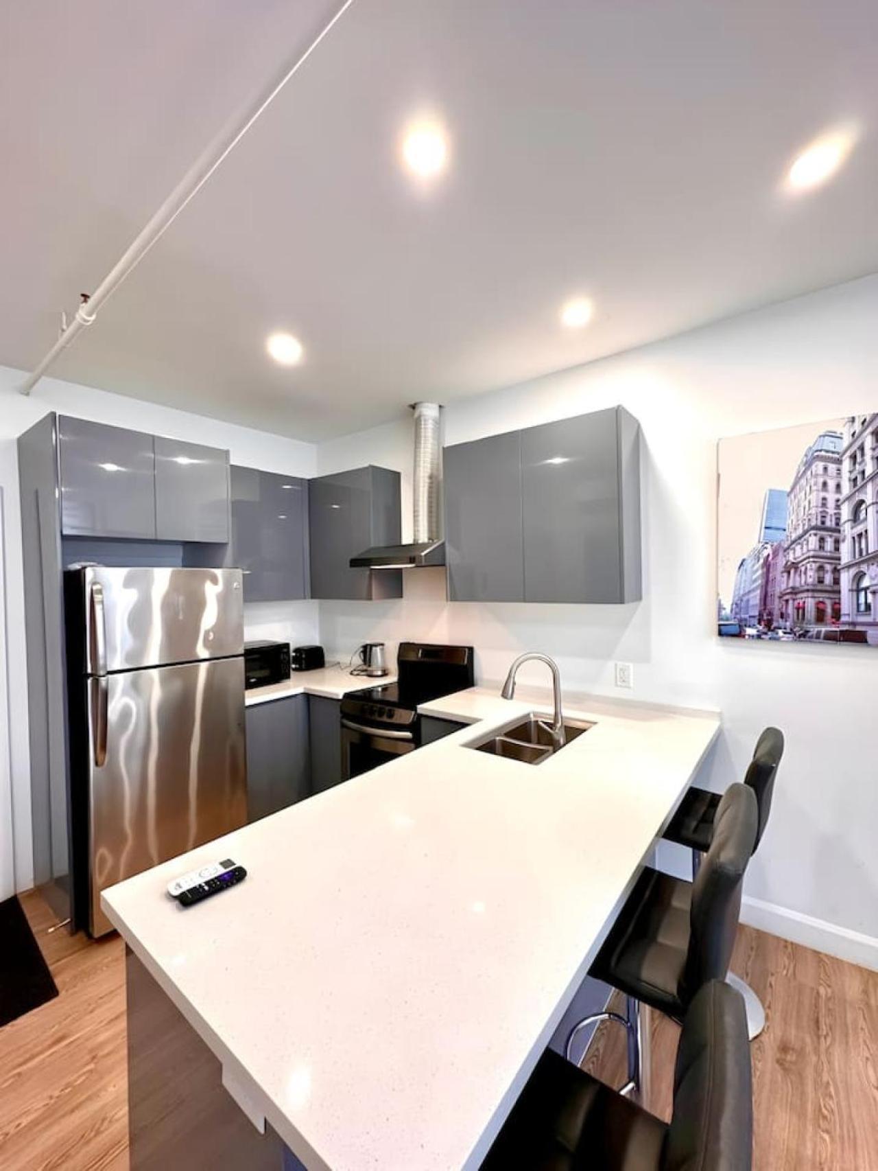 Cute 1bdr On Bishop St- Heart Of Mtl Zz9 Apartment