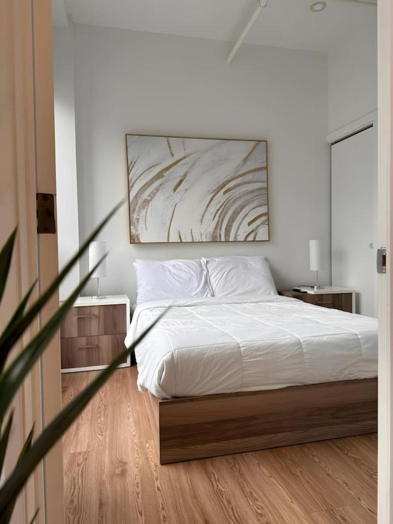 Cute 1bdr On Bishop St- Heart Of Mtl Zz9 Apartment