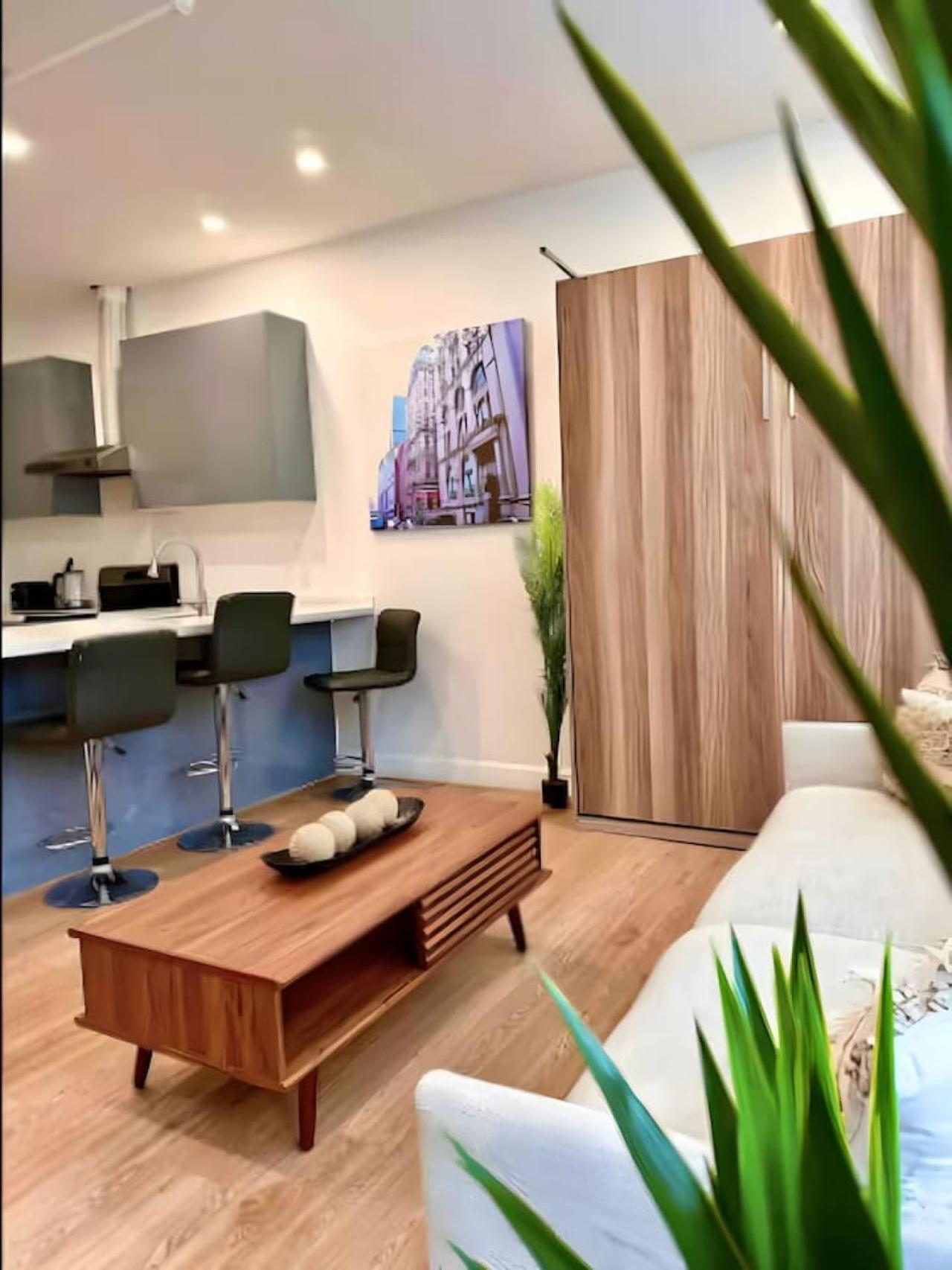 Apartment Cute 1bdr On Bishop St- Heart Of Mtl Zz9 *